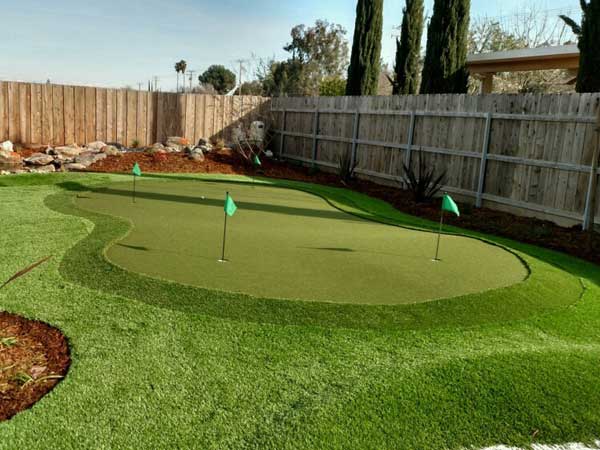 Backyard golf putting greens in Fresno, CA