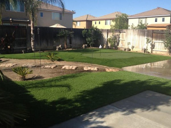 putting green landscaped with synlawn