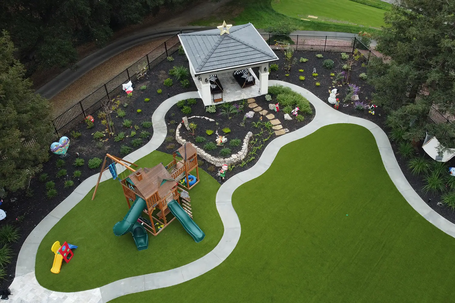backyard-playground-installation-synlawn-2